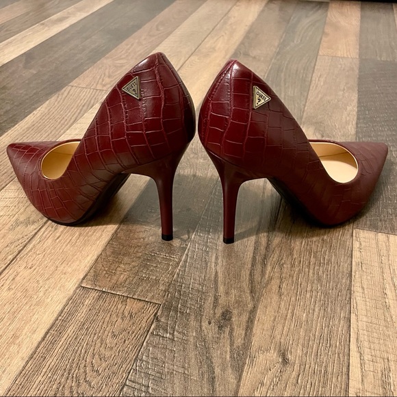 🚫SOLD🚫GUESS Heels - Picture 9 of 16